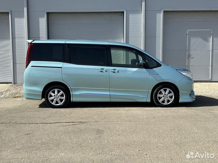 Toyota Noah 1.8 CVT, 2015, 120 586 км