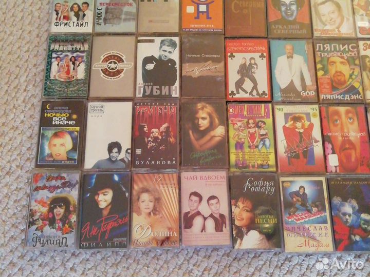 Кассеты с записью разные