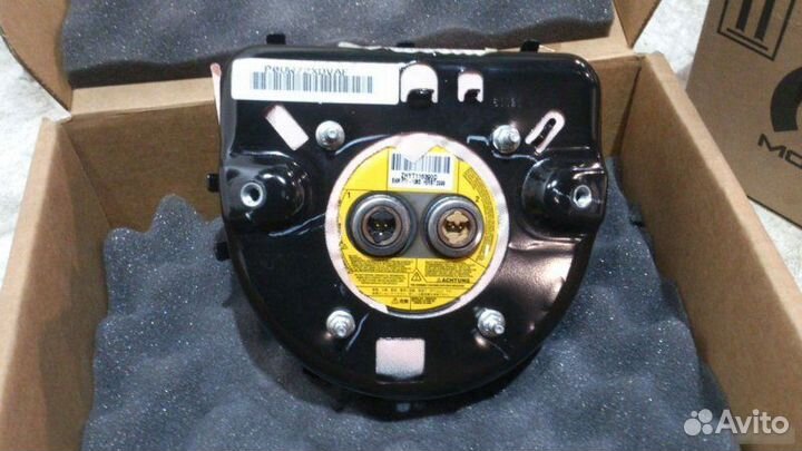 Подушка безопасности в руль Chrysler 300C