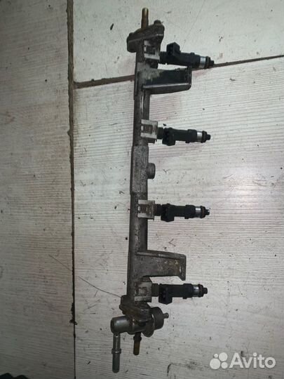 Топливная рейка Ford Focus 1 седан 1 2001