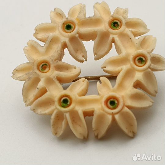 Европа брошь винтаж кость