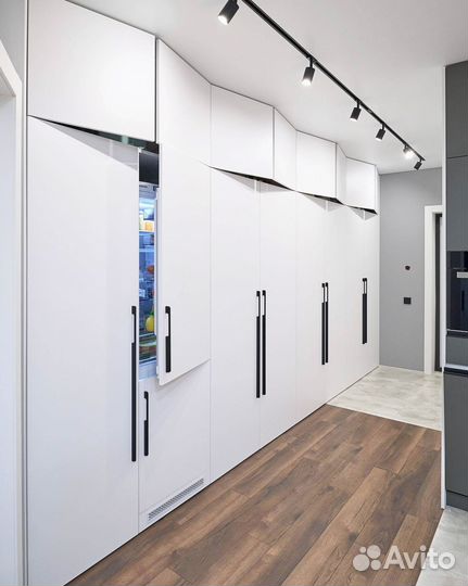 Современный шкаф