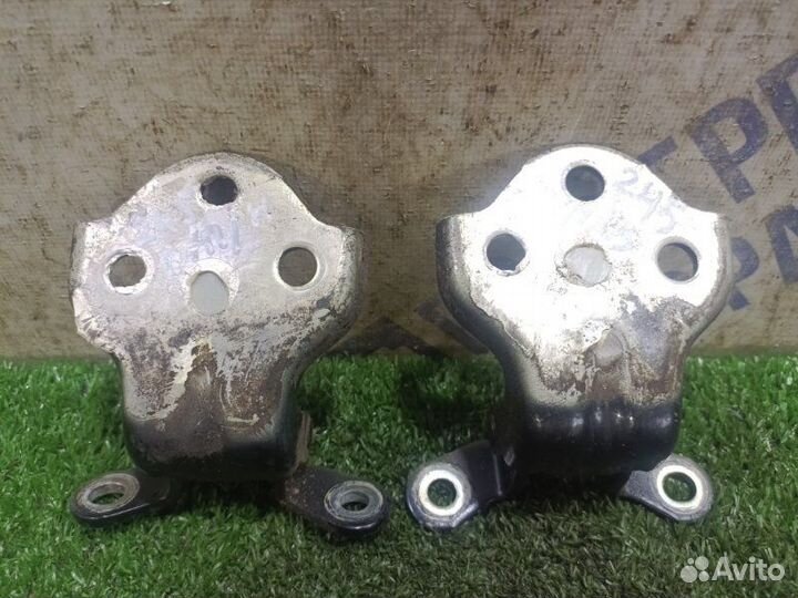 Петля двери передняя правая Chevrolet Lacetti