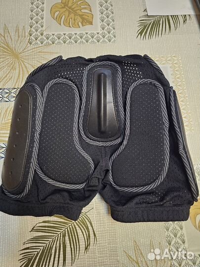 Сноубордические защитные шорты