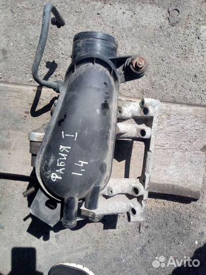 Коллектор впускной Skoda Fabia 1