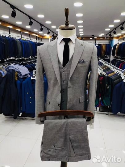 Мужской классический костюм новый тройка