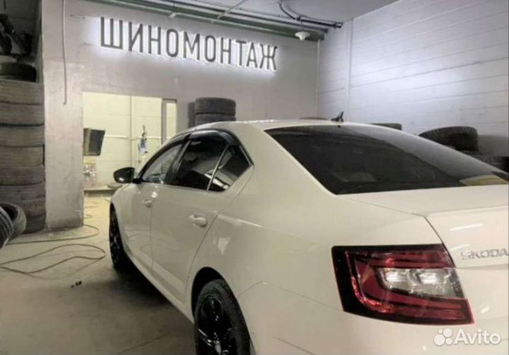 Triangle PL02 255/35 R20