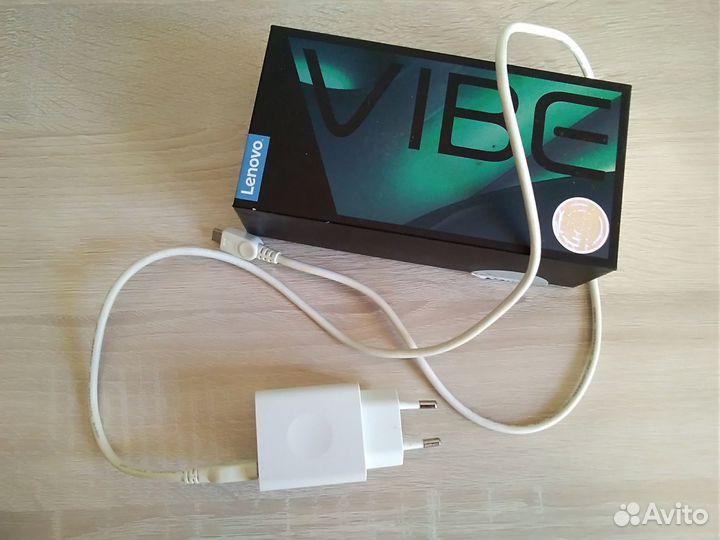 Зарядное устройство Lenovo, наушники. Цена за шт