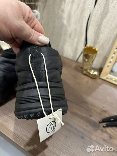 Кроссовки женские 39 размер