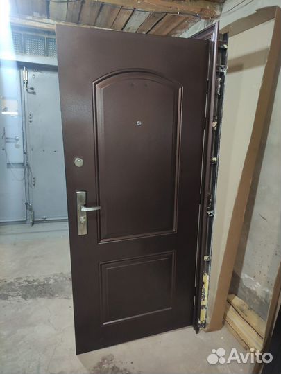 Дверь входная металлическая, 2шт