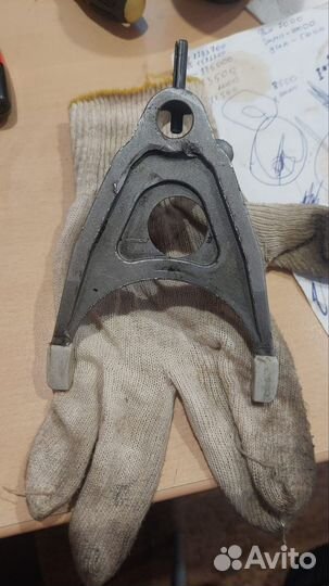 Вилка пятой передачи МКПП Renault Logan