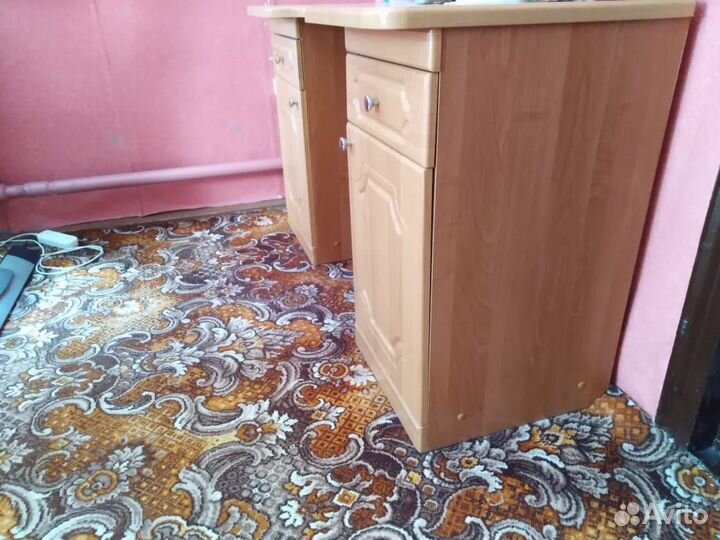 Стол туалетный