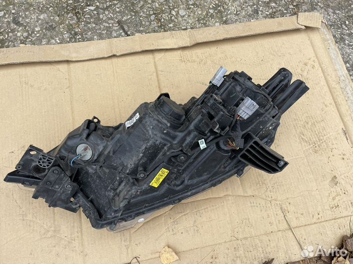 Фара правая Mitsubishi Outlander 3