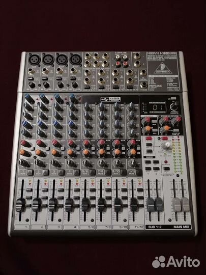 Микшерный пульт Behringer Xenyx X1622USB