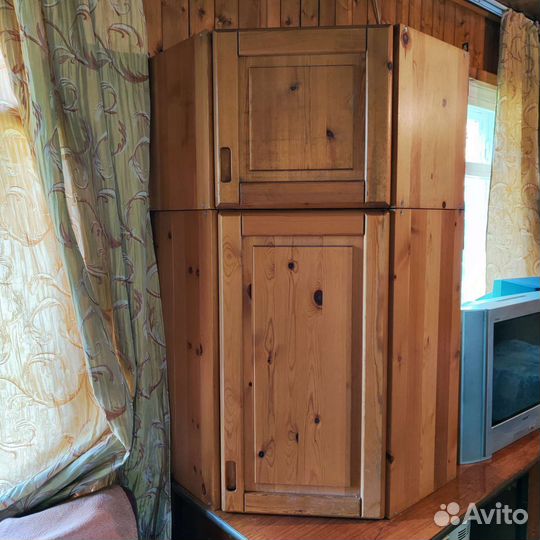 Кухонный гарнитур из массива сосны