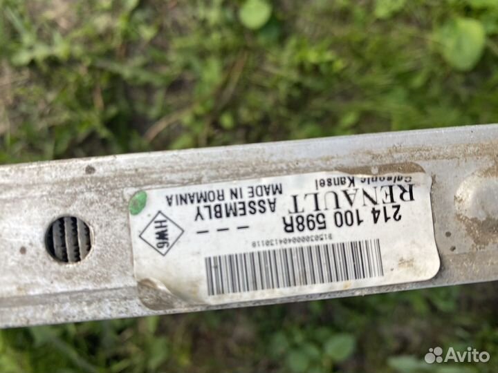 Радиатор охлаждения на LADA largus