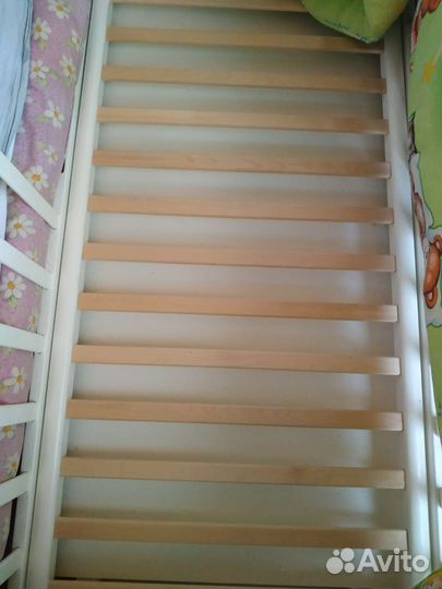 Детская кровать белая с маятником в идеале