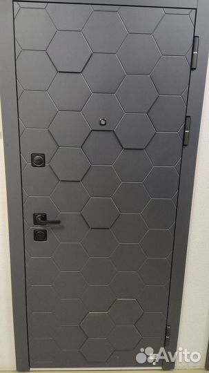 Продам входную дверь бу
