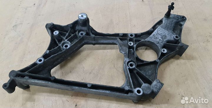 Кронштейн генератора Mercedes OM651