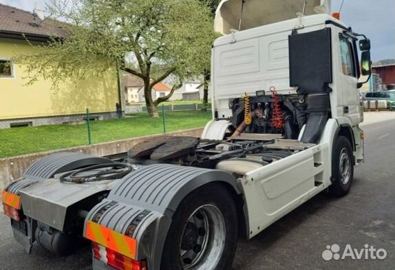 Pазбираем грузовик Mercedes-Benz Actros mpii 2002