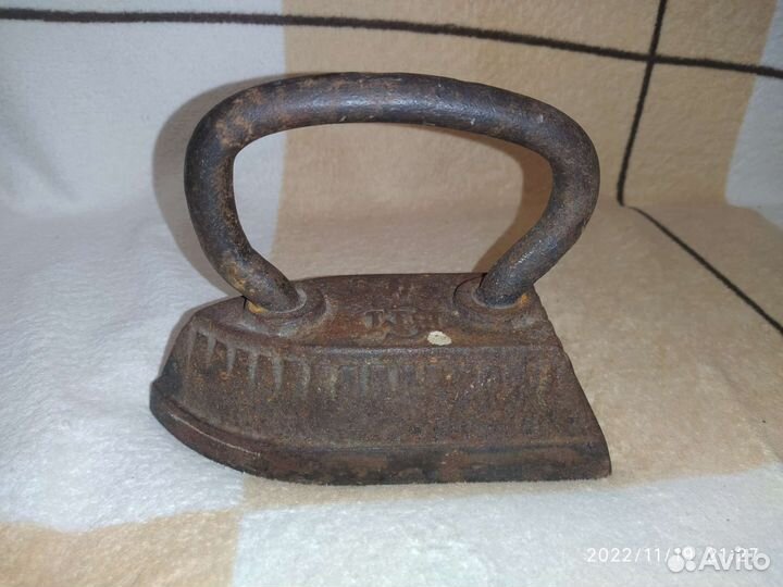 Утюг старинный чугунный