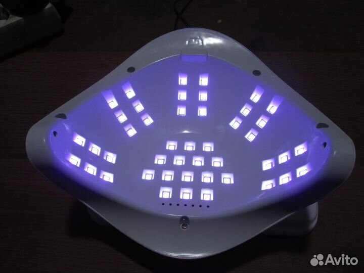 Маникюрная лампа