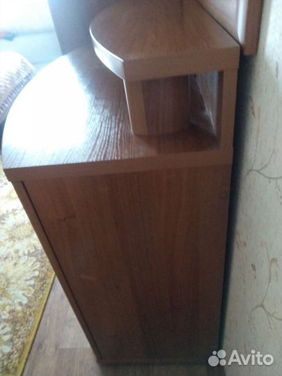 Туалетный столик с зеркалом