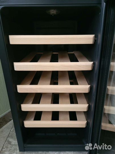 Винный шкаф Kitfort кт-2409