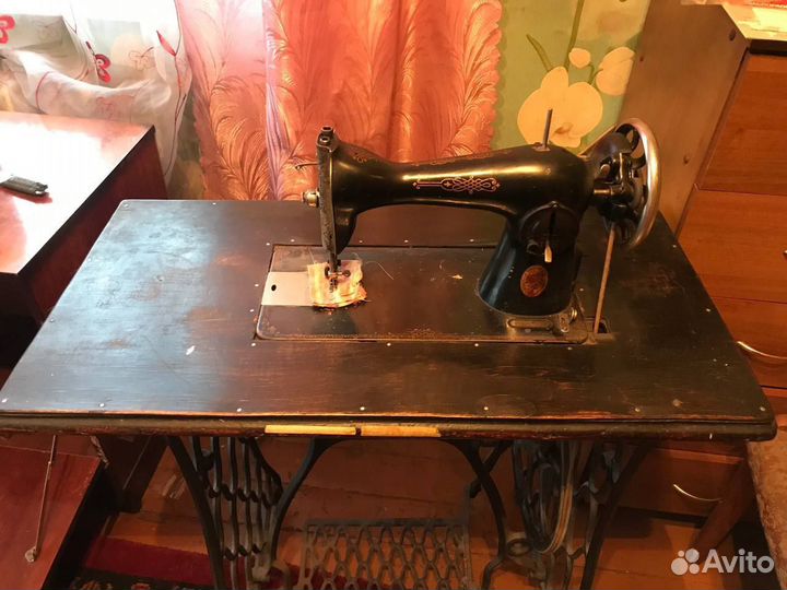 Швейная машина ножная