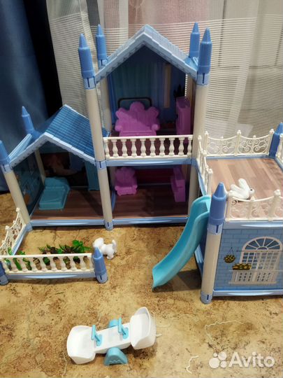 Кукольный домик с мебелью