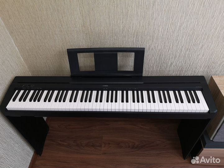 Цифровое пианино Yamaha P-45B с подставкой