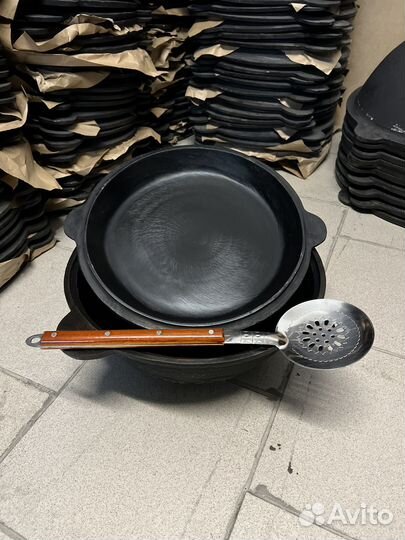 Казан с крышкой сковорода