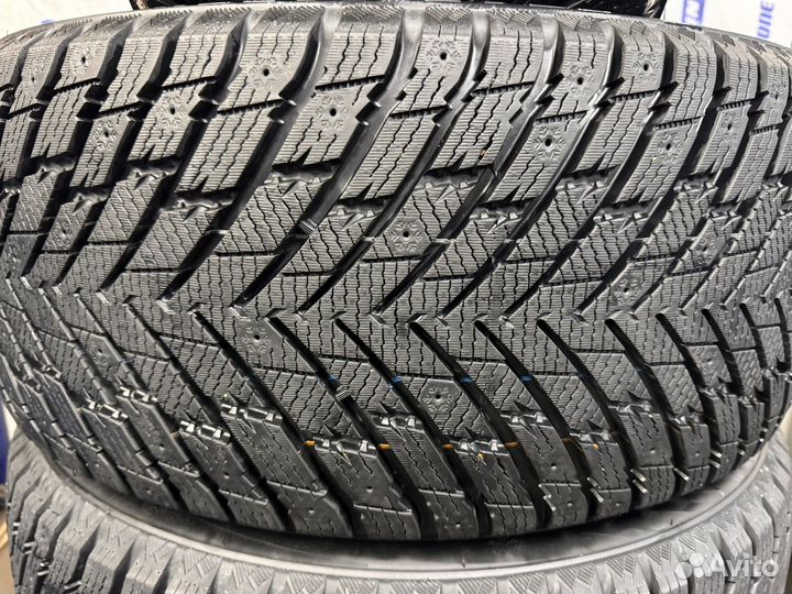 Roadmarch Winter XPro Studs 69 275/40 R21 и 315/35 R21 107T