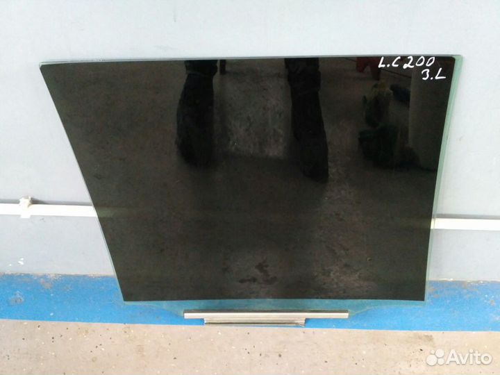 Стекло заднее левое Toyota Land Cruiser 200