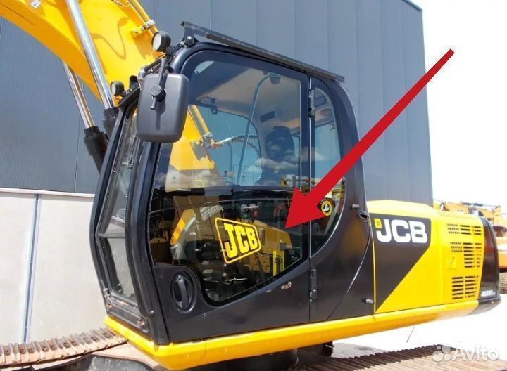 Стекло кузовное правое возле стрелы на JCB JC 220