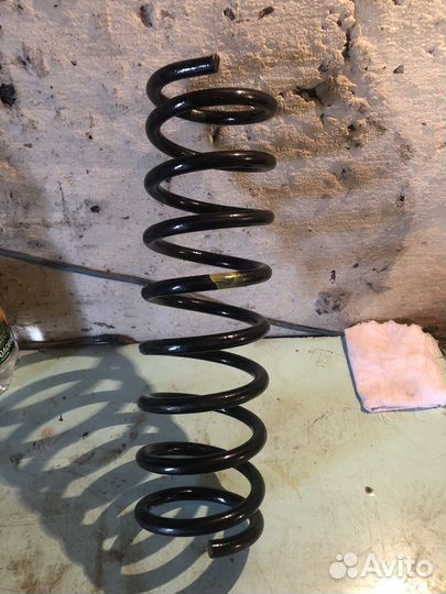 Пружина передняя