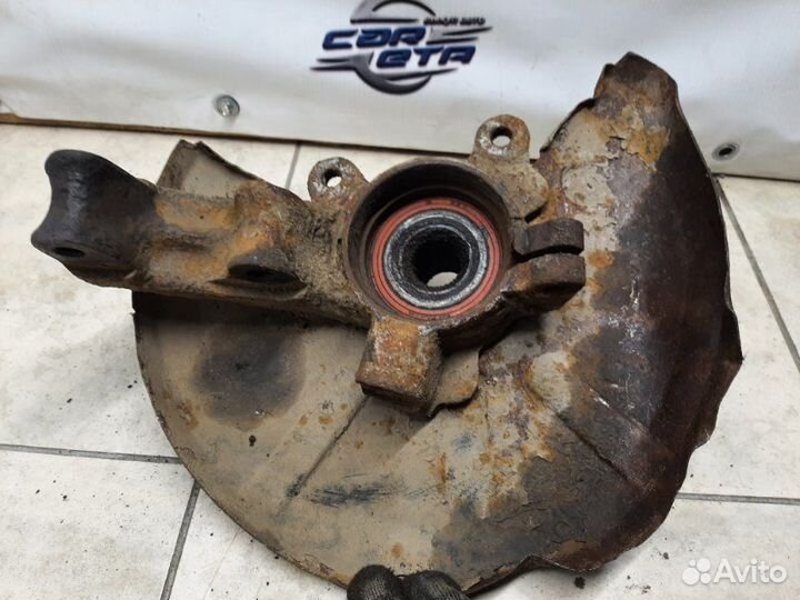 Кулак поворотный передний правый Audi 80 B3