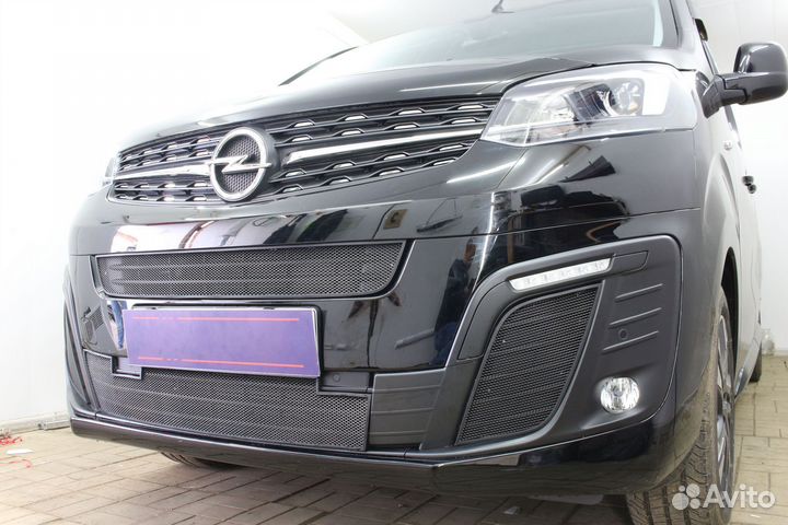 Защитная сетка радиатора боковые черная Opel Zafir