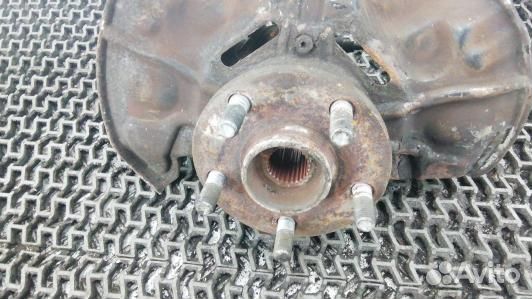 Ступица передняя левая toyota avensis T25 (GDN08K9
