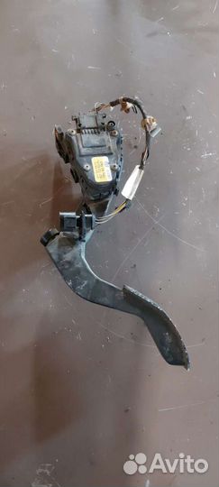 Педаль газа на Volkswagen Passat B5