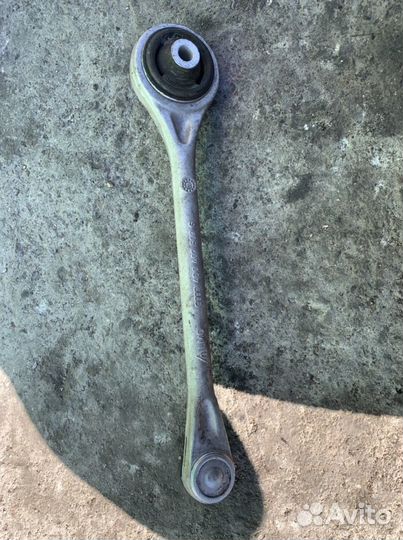 Рычаг пер. подв. верх audi A8 1994г