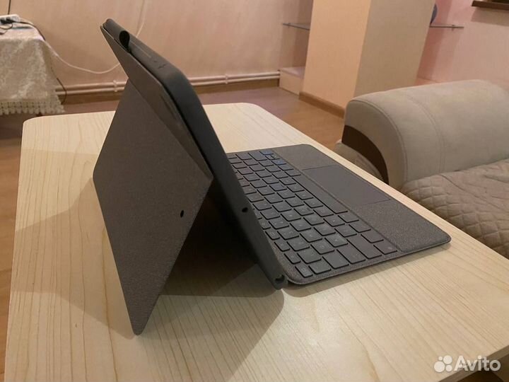 Клавиатура-чехол Logitech ComboTouch для iPad 10.2