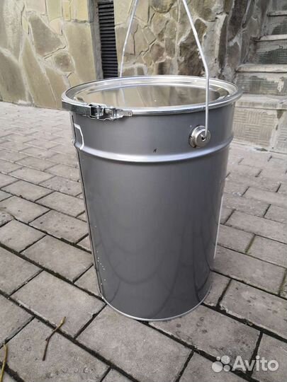 Ведро металлическое с крышкой