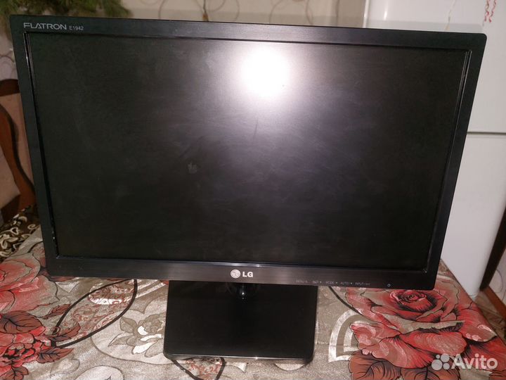 Монитор LG flatron e 1942