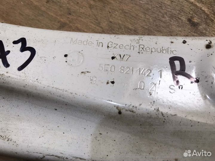 Кронштейн крыла прав. перед. Skoda Octavia