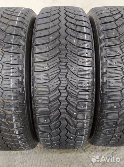 Bridgestone Blizzak Spike-01 225/65 R17 106H