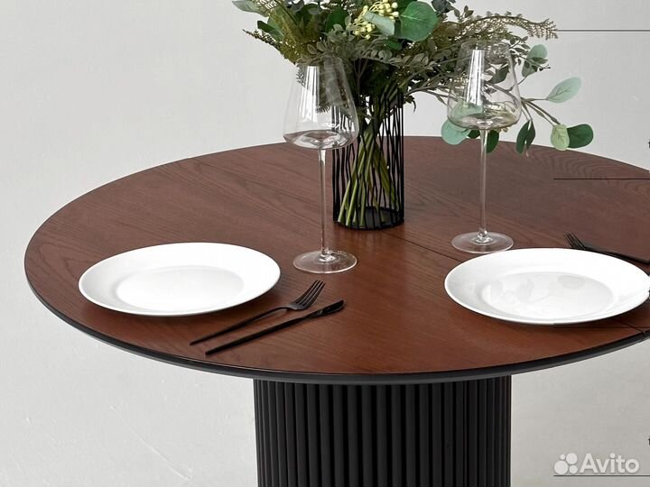 Стол обеденный