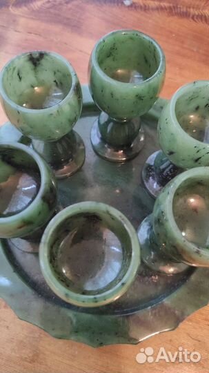 Нефрит. Посуда. Рюмки. Ваза