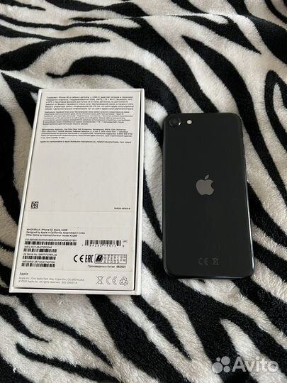 iPhone SE, 64 ГБ