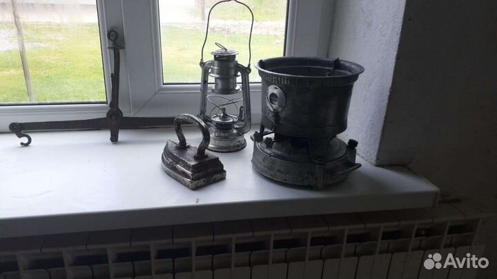 Керосиновая лампа. Киросиновая печь. Весы. Утюг